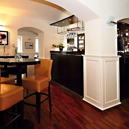 Patriot Boutique Марианске-Лазне