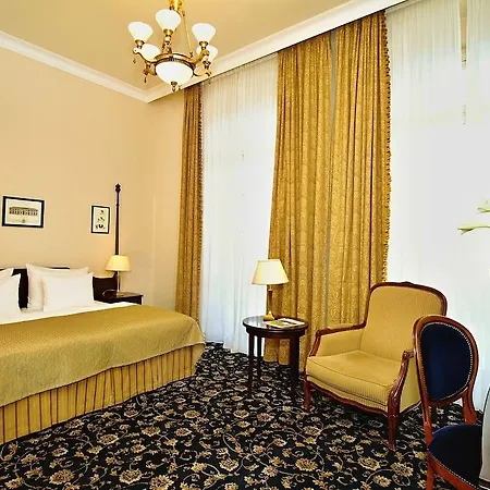 Patriot Boutique マリアーンスケー・ラーズニェ